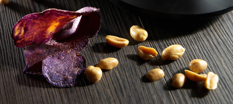 Chips et cacahuètes salées © BIVB / IMAGE & ASSOCIES