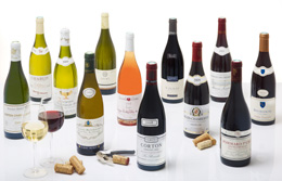 © BIVB / IMAGE & ASSOCIES Assortiment de bouteille de vins de Bourgogne 