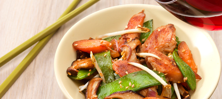 Blanc de volaille, façon wok, aux légumes croquants et sauce soja