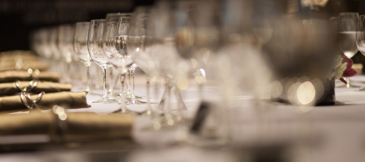 Dégustation à l'occasion d'une soirée © BIVB / IMAGE & ASSOCIES  