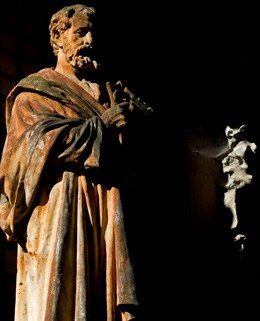 © BIVB / NARBEBURU S. Statue des Hospices de Beaune