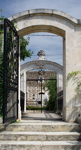 ©BIVB / NARBEBURU S. Chateau de Pommard en Bourgogne