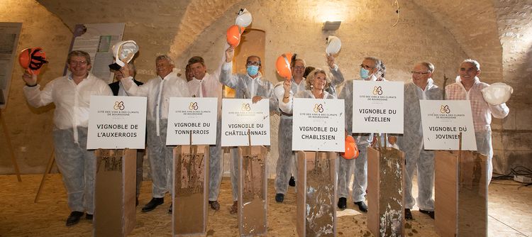 Pose de la première pierre Cité des vins Chablis