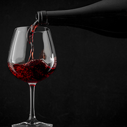 Verre de vin rouge de Bourgogne - © BIVB / Michel Joly