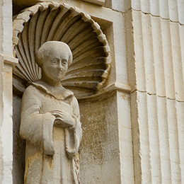 Clos de Vougeot : statue d'un moine cistercien -  © BIVB / Sébastien Narbeburu