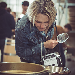 © BIVB / Sébastien Boulard - Tasting a white wine 