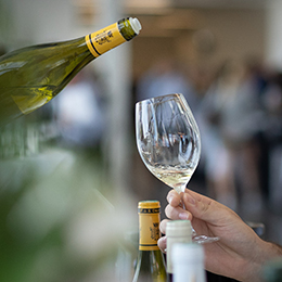Verre de vin blanc de Bourgogne - © BIVB / Sopexa