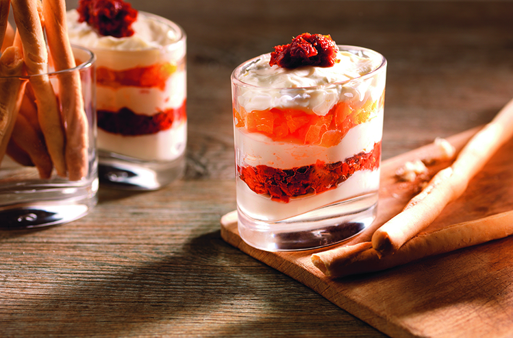 Verrine de brocciu, fruits secs et tomates séchées