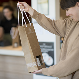 Buying a Bourgogne wine bottle