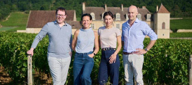 Donation - dans les vignes - Dom Faiveley @Antoine Morfaux