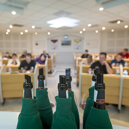 © BIVB / Aurélien Ibanez - Dégustation professionnelle à Beaune